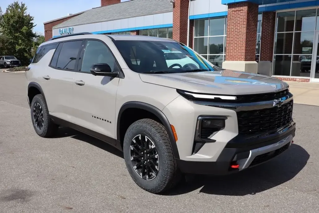2026 Chevrolet Traverse Z71 photo 1
