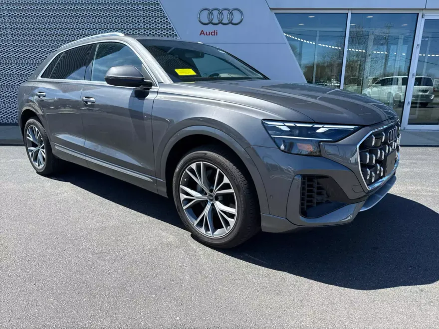 2025 Audi Q8 Premium Plus photo 2
