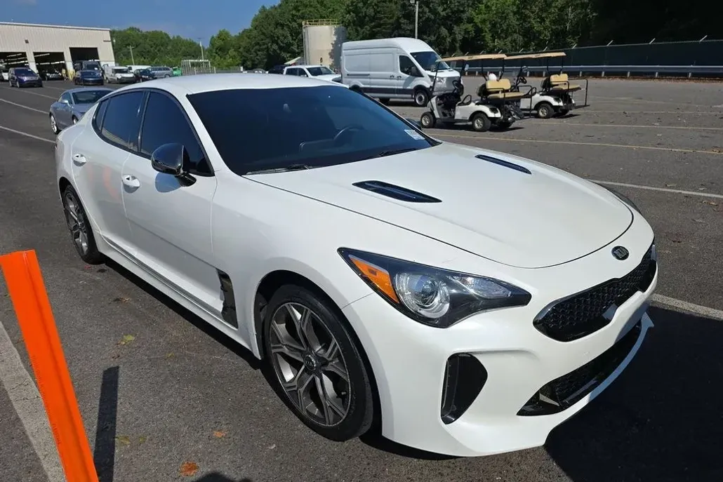 2021 Kia Stinger GT-Line photo 1