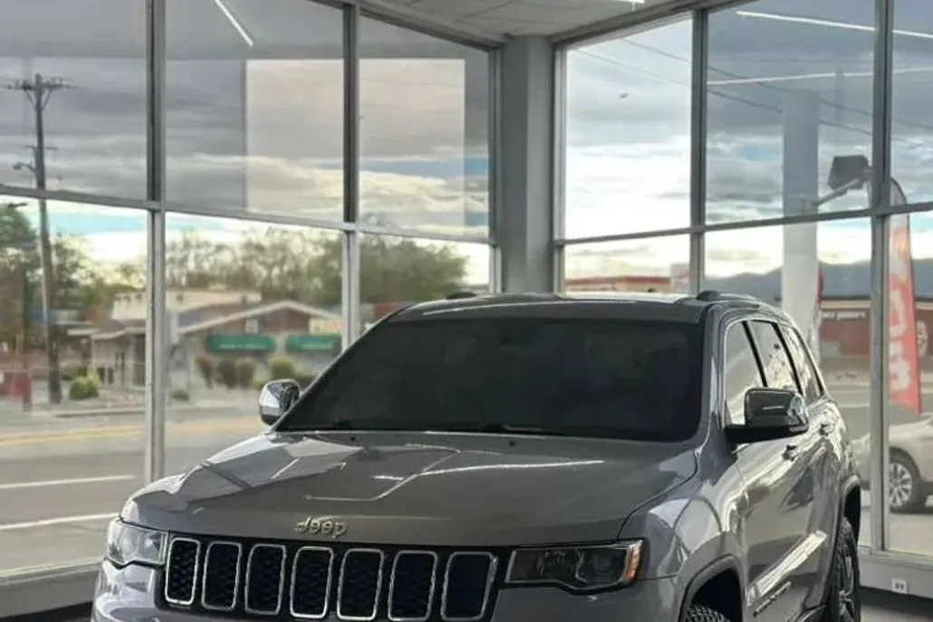 2019 Jeep Grand Cherokee Limited Sport photo 1