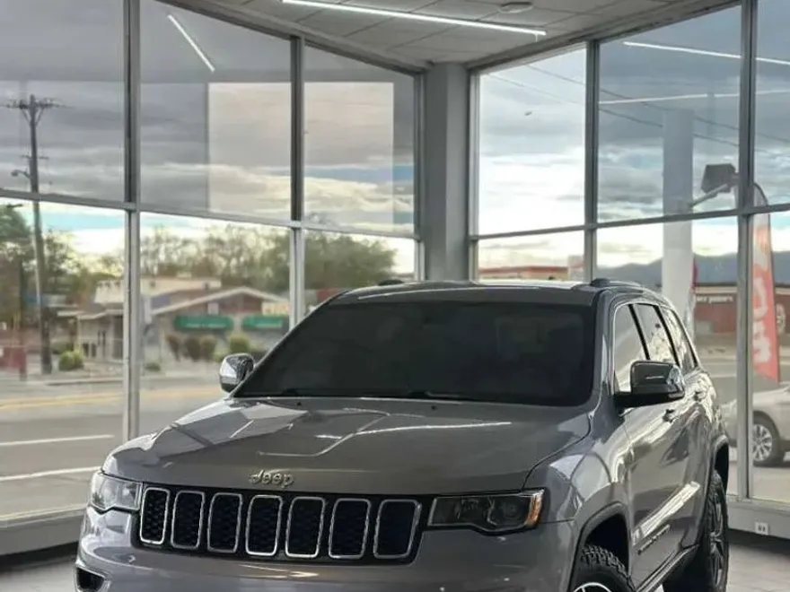 2019 Jeep Grand Cherokee Limited Sport photo 1
