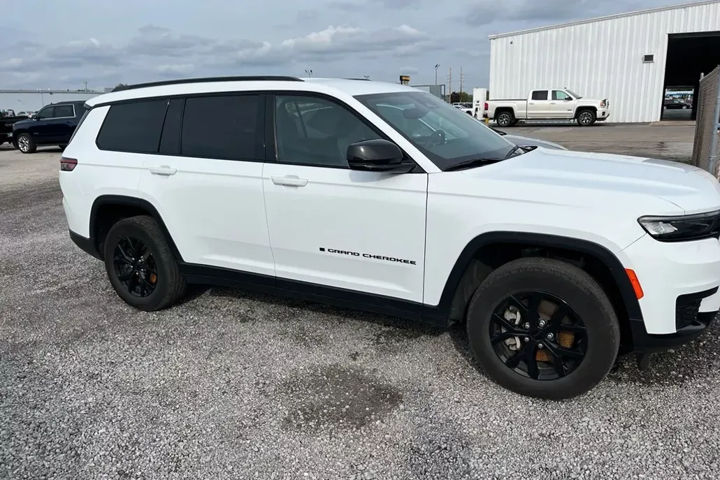 2024 Jeep Grand Cherokee Altitude photo 1