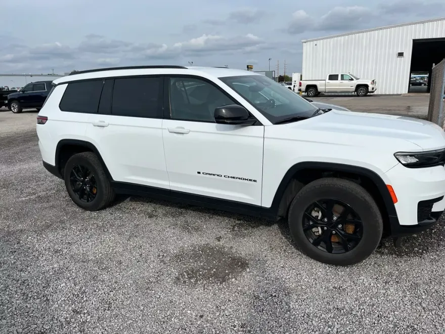 2024 Jeep Grand Cherokee Altitude photo 1