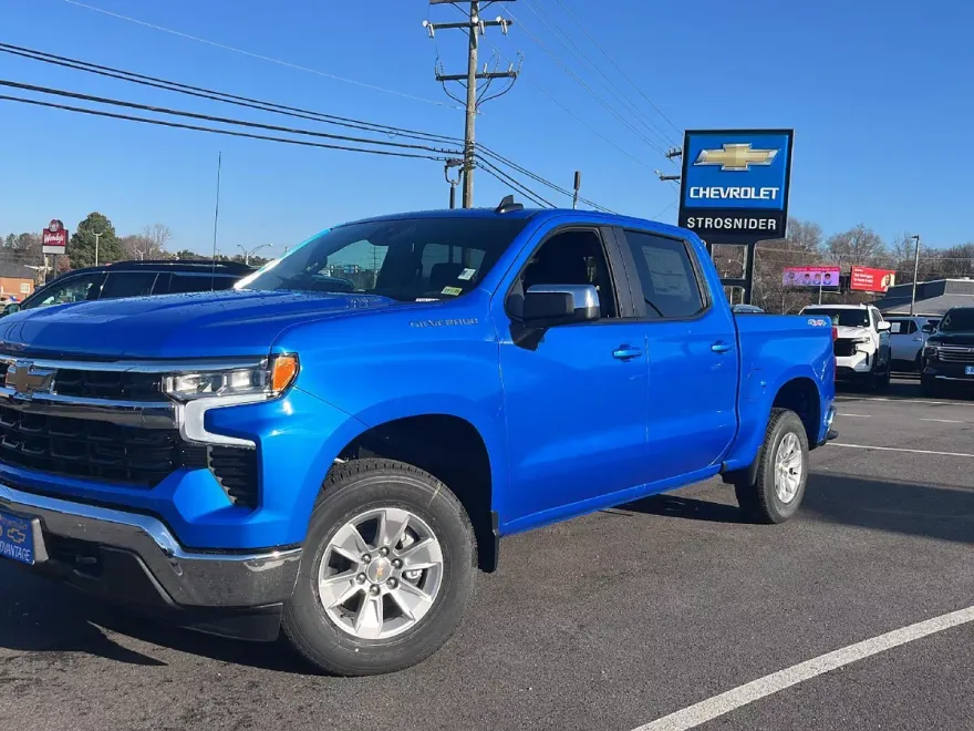 2025 Chevrolet Silverado 1500 LT photo 1