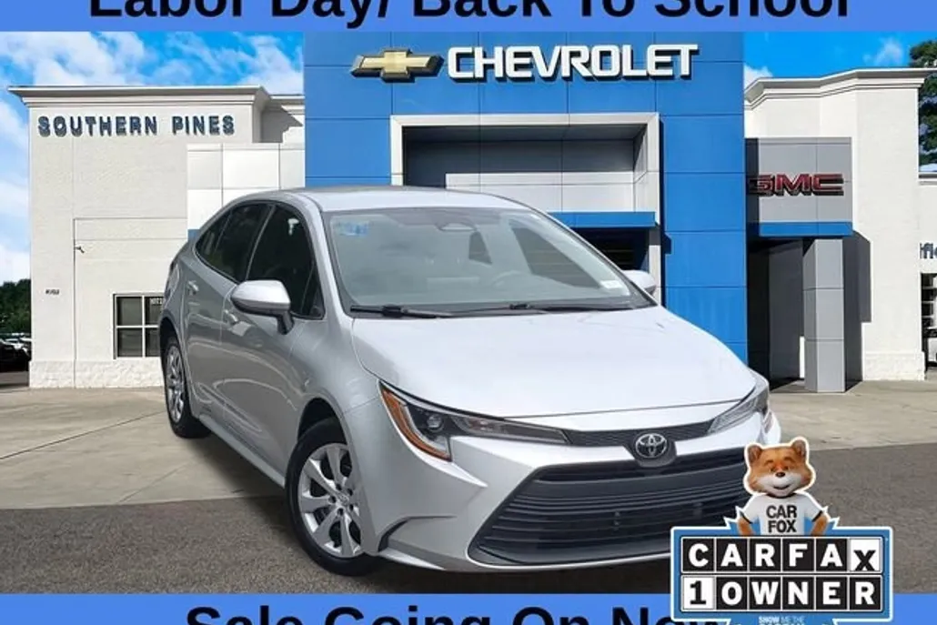 2024 Toyota Corolla LE photo 1
