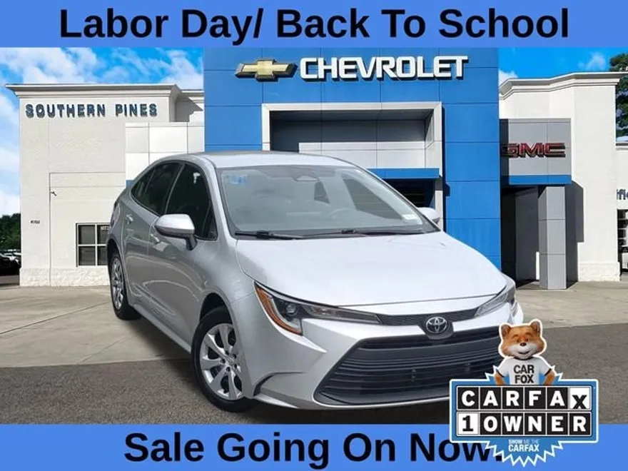 2024 Toyota Corolla LE photo 1