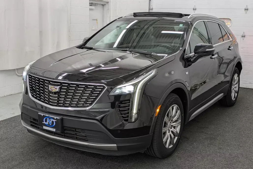 2022 Cadillac XT4 Premium Luxury photo 1