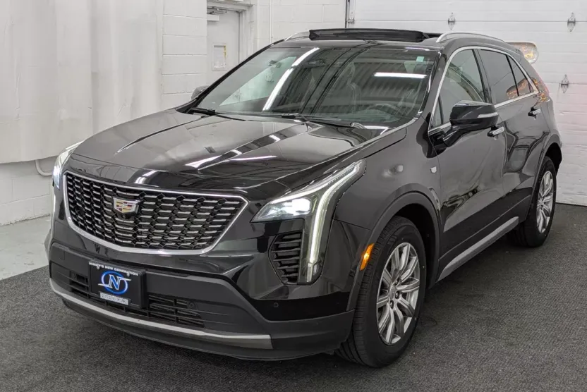 2022 Cadillac XT4 Premium Luxury photo 1