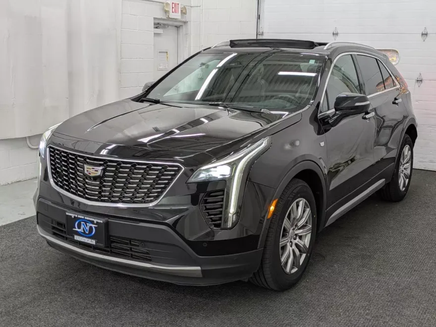 2022 Cadillac XT4 Premium Luxury photo 1