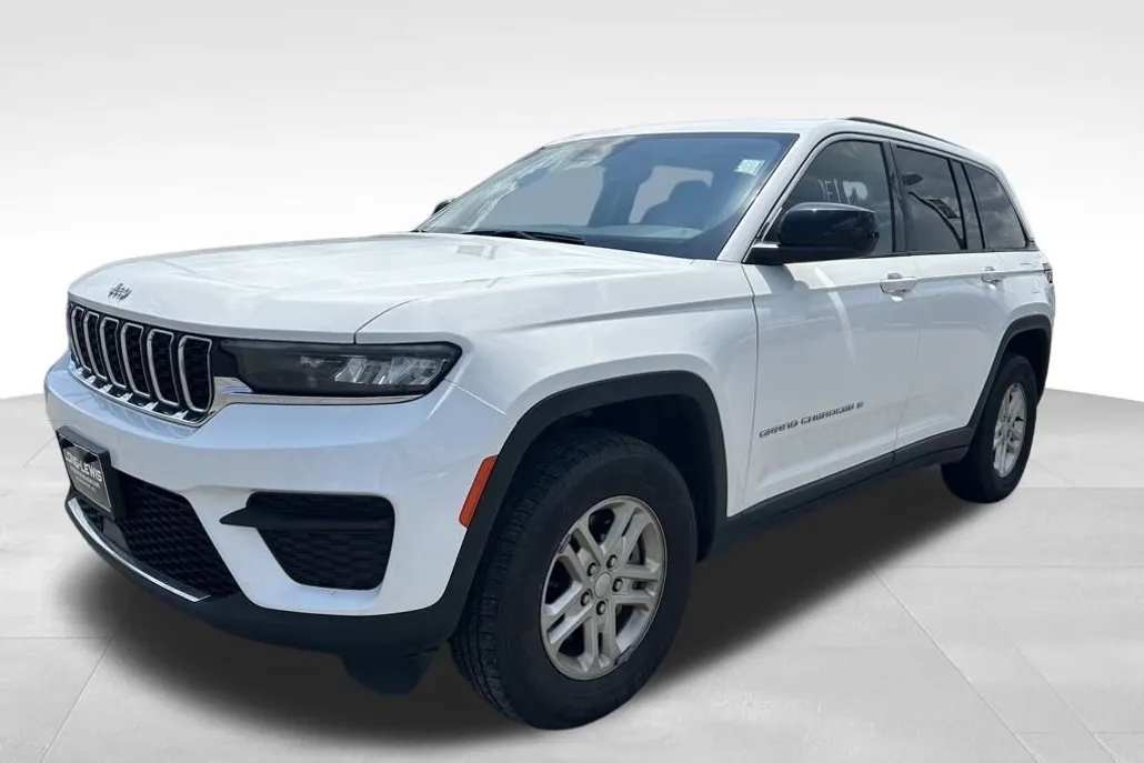 2023 Jeep Grand Cherokee Laredo photo 1