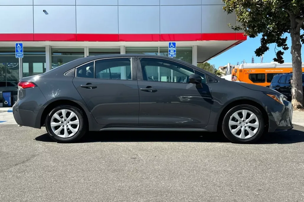 2024 Toyota Corolla LE photo 1