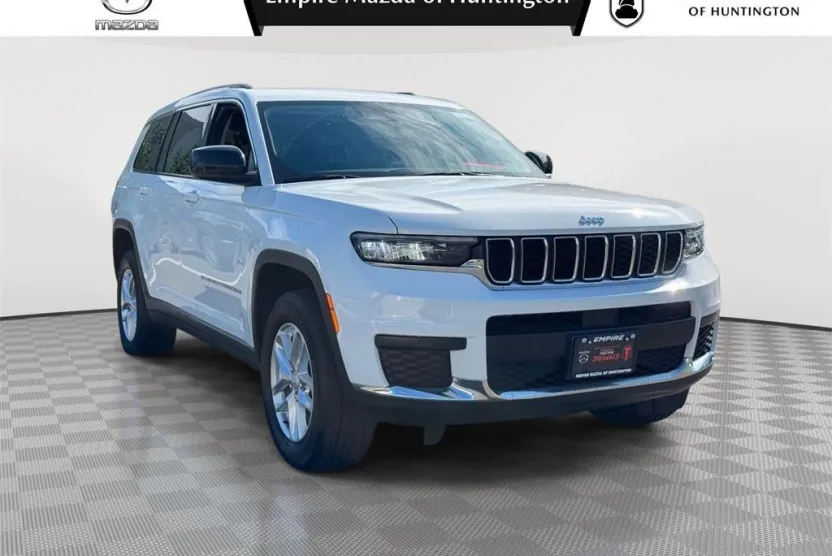 2022 Jeep Grand Cherokee Laredo photo 1