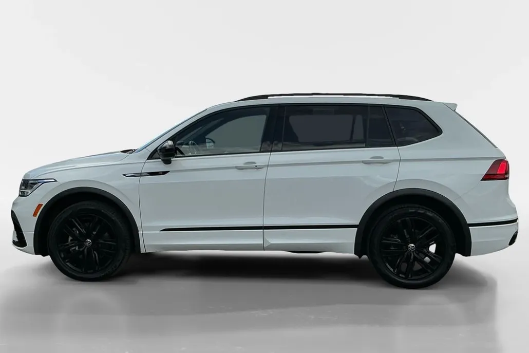 2022 Volkswagen Tiguan SE R-Line Black photo 1