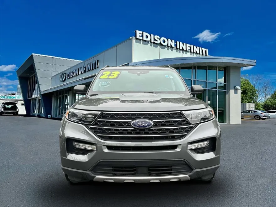 2023 Ford Explorer XLT photo 6
