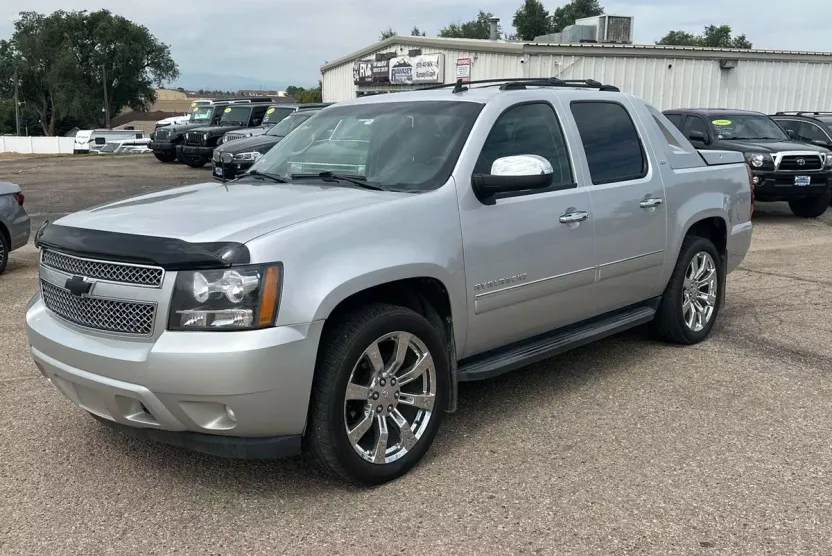 2011 Chevrolet Avalanche LTZ photo 1