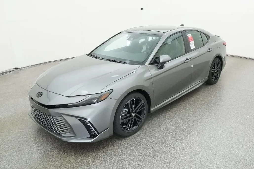 2025 Toyota Camry XSE photo 1