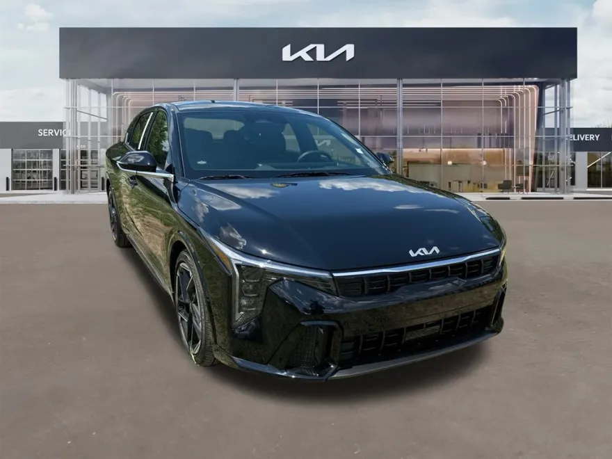 2025 Kia K4 GT-Line photo 1