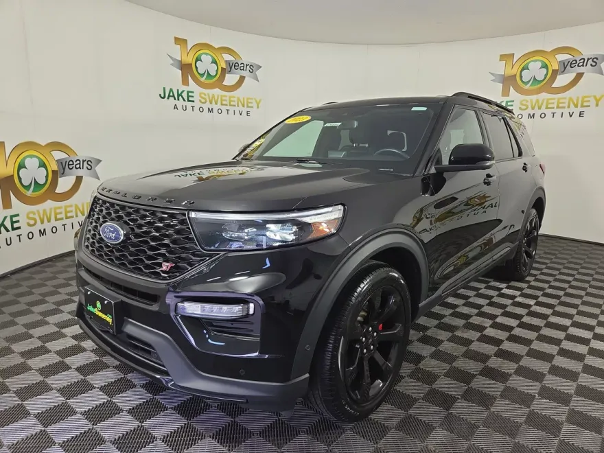 2023 Ford Explorer ST photo 1