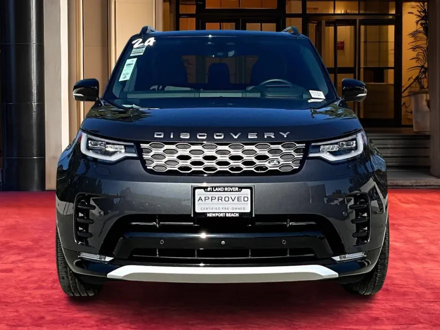 2024 Land Rover Discovery Metropolitan Edition photo 1
