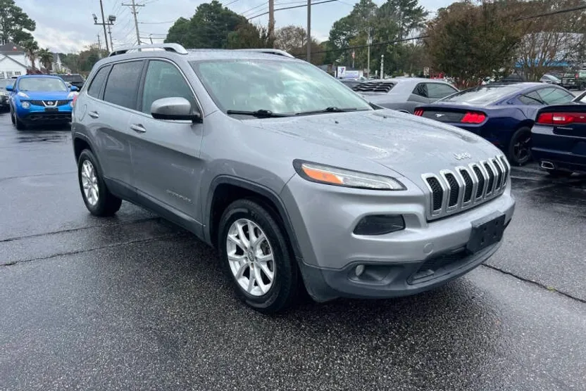 2015 Jeep Cherokee Latitude photo 1