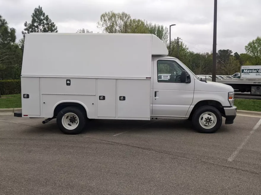 2025 Ford E-350 Base photo 1