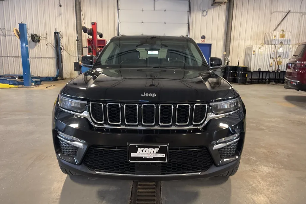 2023 Jeep Grand Cherokee Limited photo 1