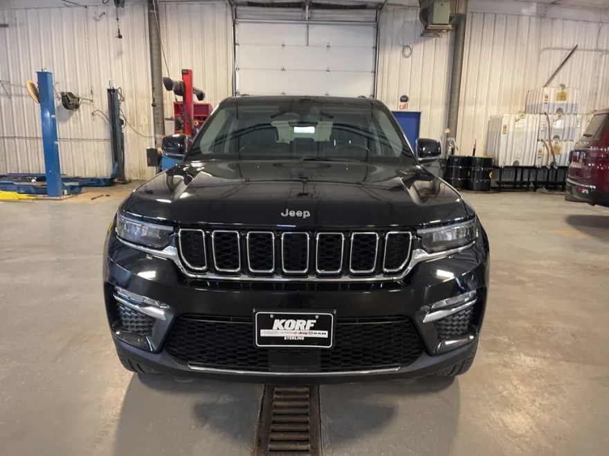 2023 Jeep Grand Cherokee Limited photo 1