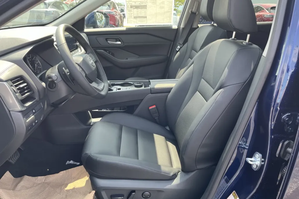 2026 Nissan Rogue SV photo 1