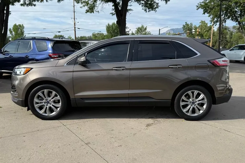 2019 Ford Edge Titanium photo 1