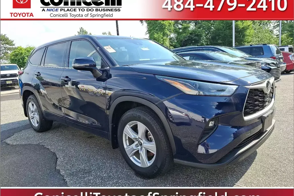 2022 Toyota Highlander LE photo 1