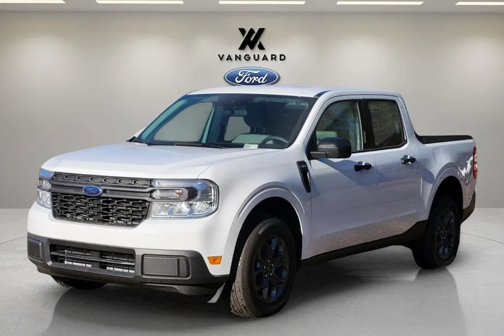 2023 Ford Maverick XLT photo 1