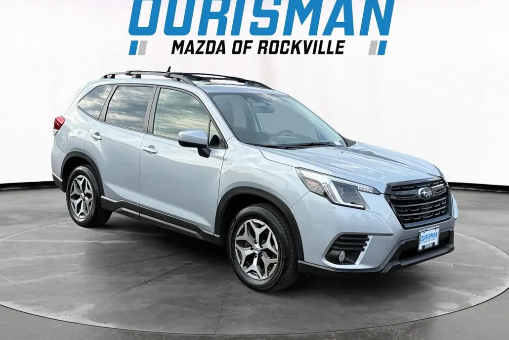 2023 Subaru Forester Premium photo 1