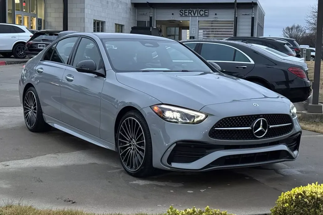 2025 Mercedes Benz C photo 1