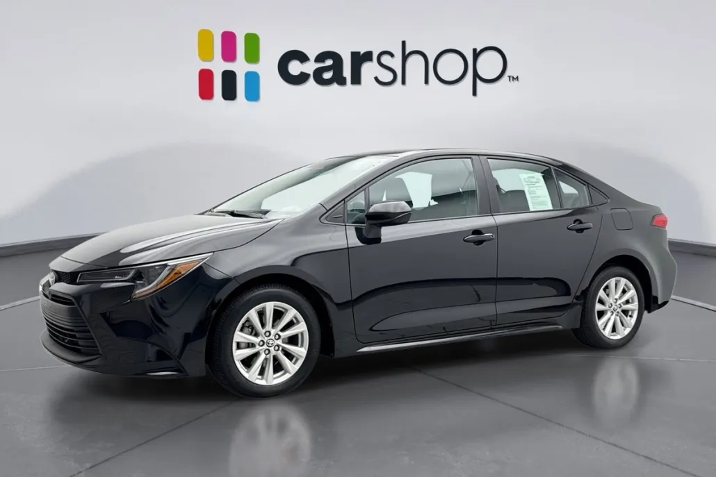 2024 Toyota Corolla LE photo 1