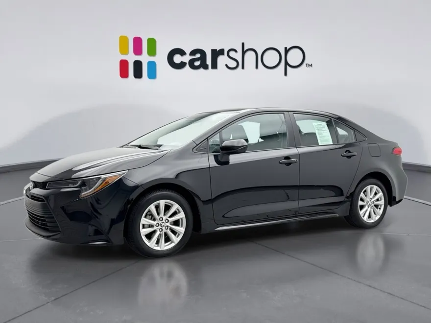 2024 Toyota Corolla LE photo 1