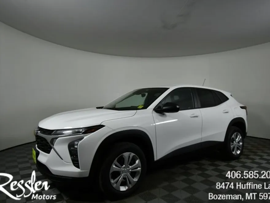 2026 Chevrolet Trax LS photo 1