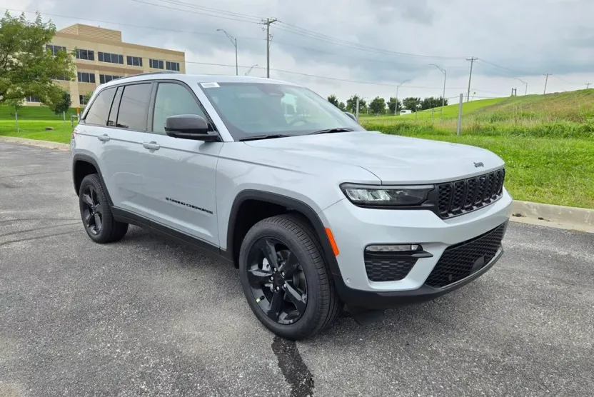 2025 Jeep Grand Cherokee Limited photo 1