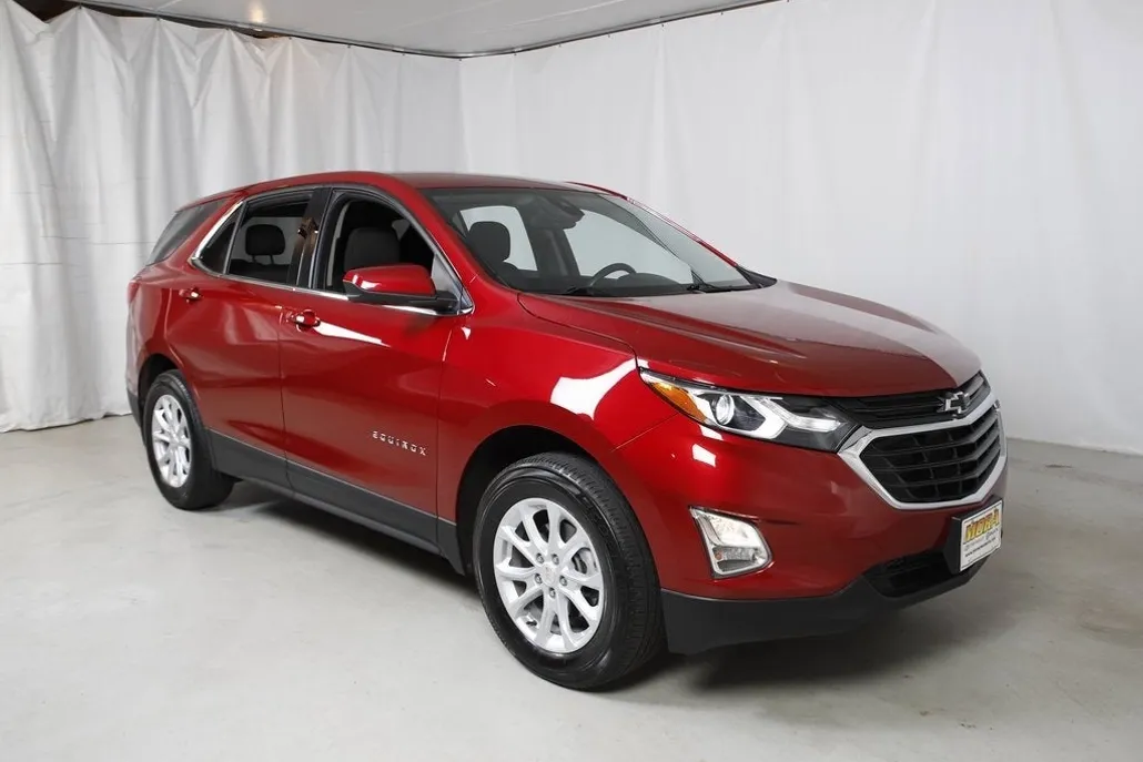 2020 Chevrolet Equinox LT photo 1