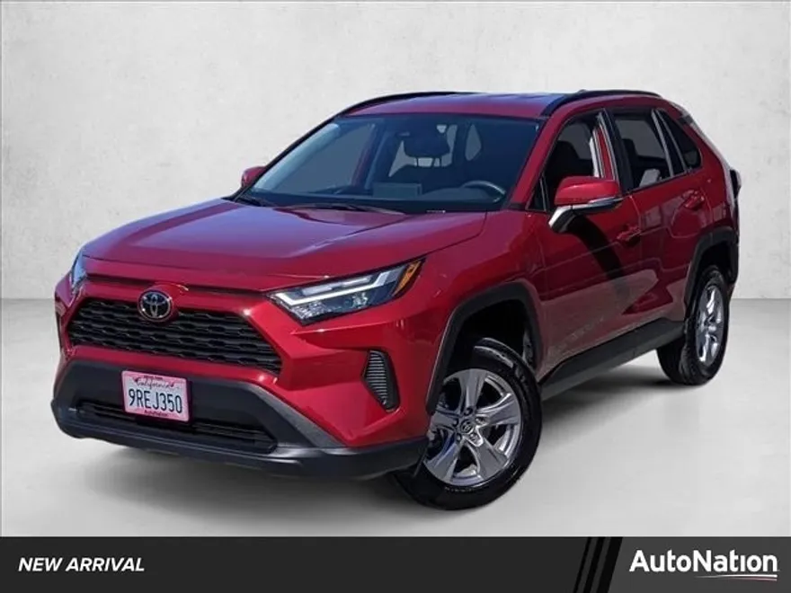 2025 Toyota RAV4 XLE photo 1