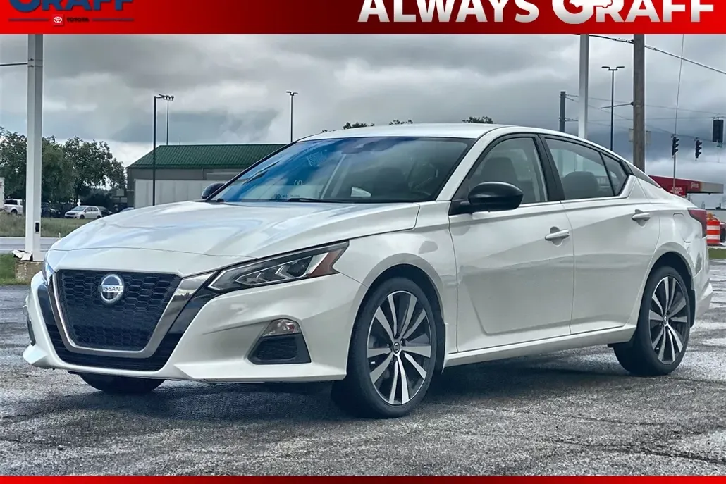 2022 Nissan Altima 2.5 SR photo 1