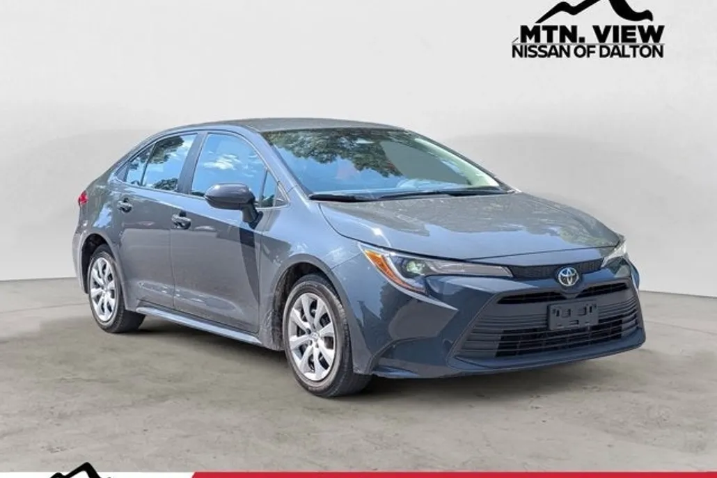 2023 Toyota Corolla LE photo 1