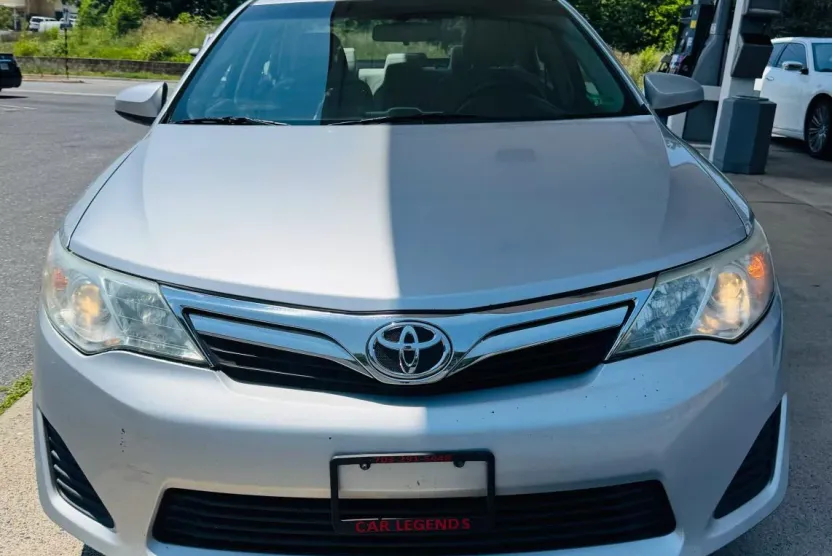 2012 Toyota Camry LE photo 1