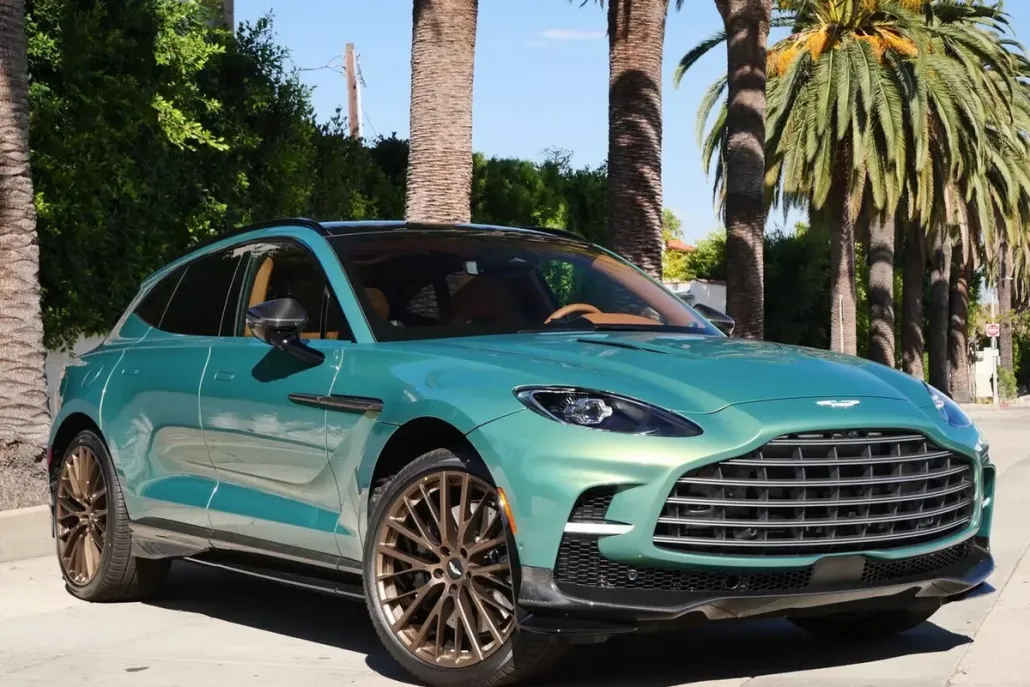 2025 Aston Martin DBX photo 1