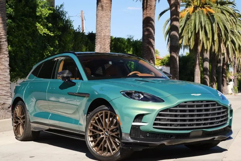 2025 Aston Martin DBX photo 1