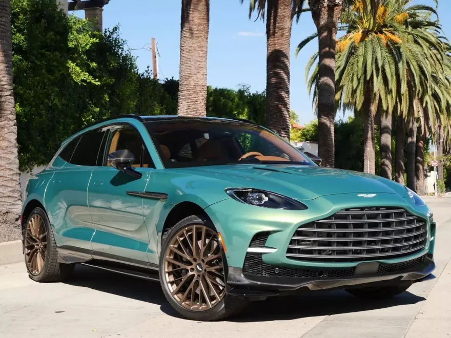 2025 Aston Martin DBX photo 1