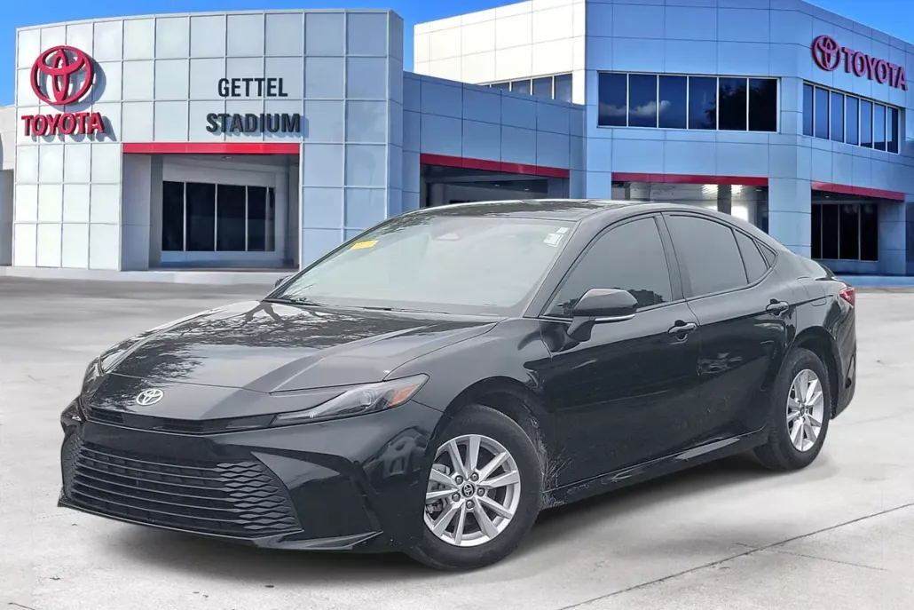 2025 Toyota Camry LE photo 1