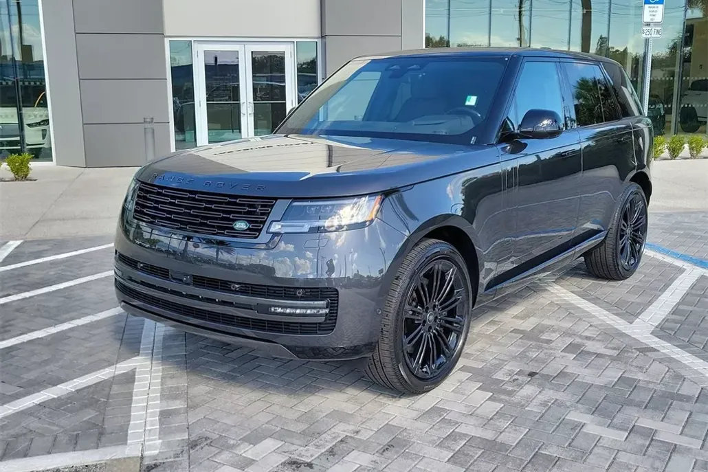 2025 Land Rover Range Rover SE photo 1