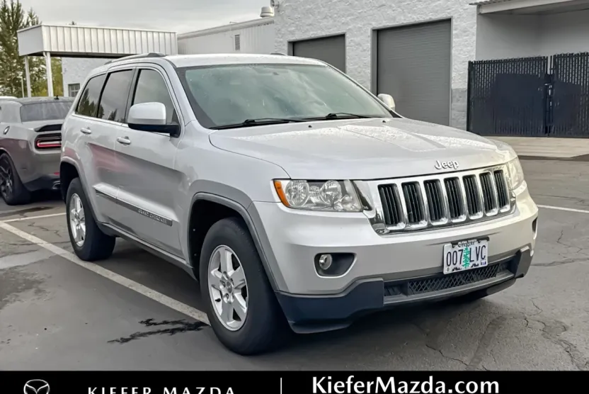 2011 Jeep Grand Cherokee Laredo photo 1