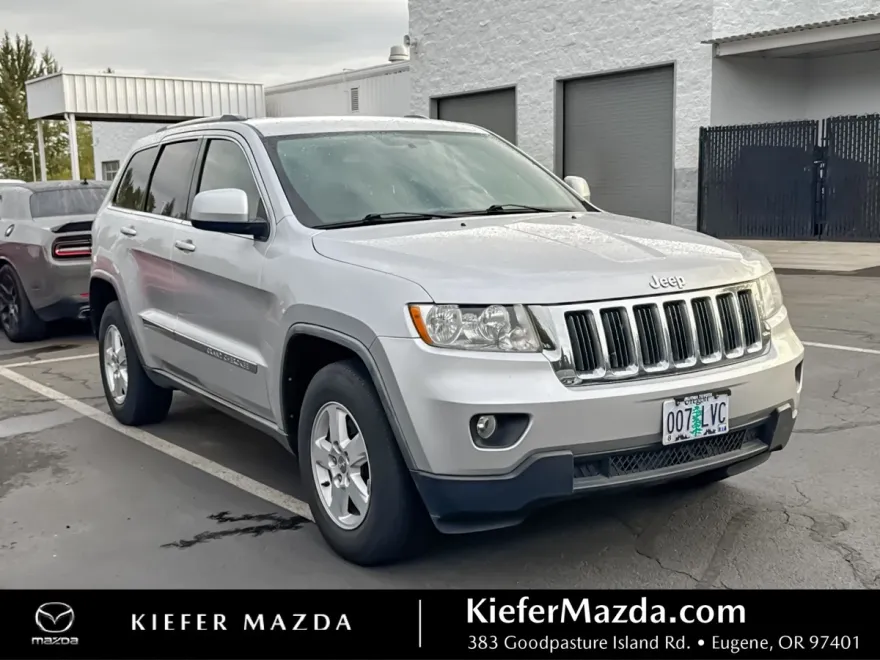 2011 Jeep Grand Cherokee Laredo photo 1