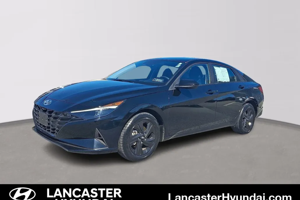 2023 Hyundai Elantra SEL photo 1